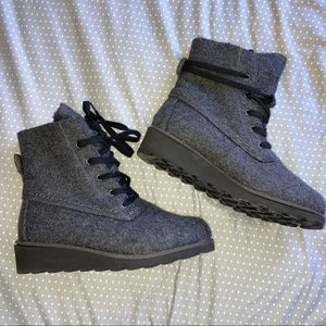 NWOT Bearpaw boots